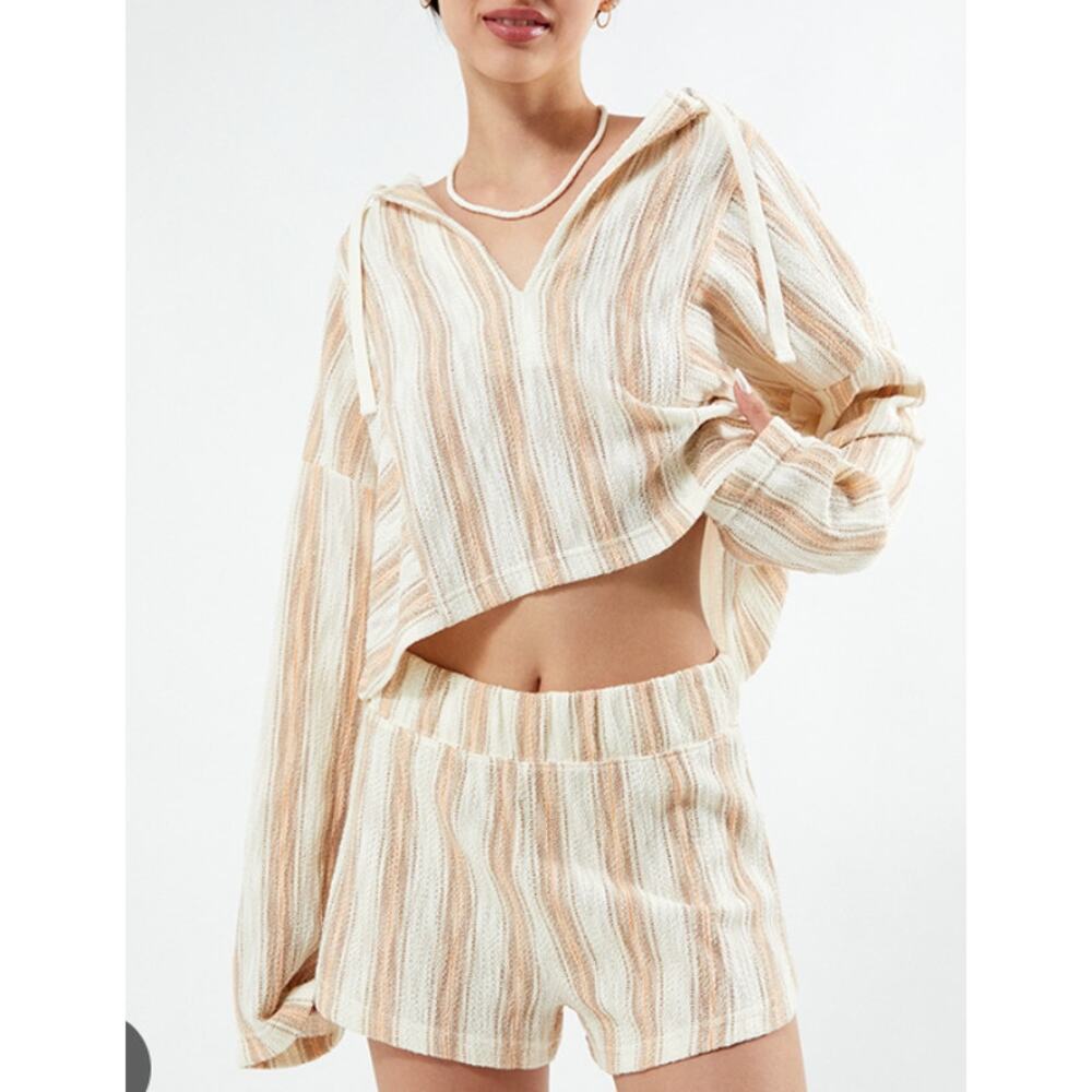 Roxy Todos Santos cropped poncho hoodie and matching striped sweat shorts